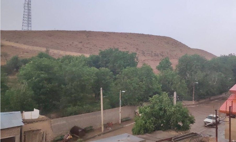 fateme_8941's tweet image. باران نشانه‌ای از لطف بی‌پایان خداوند است که بدون تبعیض بر همه می‌بارد.

#باران_رحمت 
#باران_الهی