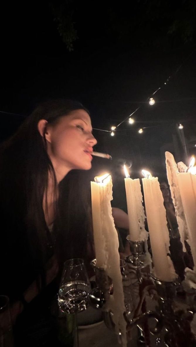 dev1lbanks's tweet image. o quão feminina vc é

menos que 1,65 ❌
voz fina ❌
calça menos que 36 ❌
tem mais amigas que amigos ❌
emotiva ✅
gosta de romance clichê ❌
cabelo comprido ✅
usa maquiagem ✅
faz skincare ✅
unhas compridas ✅
coxas grossas ✅
tem boa relação com a mãe ❌