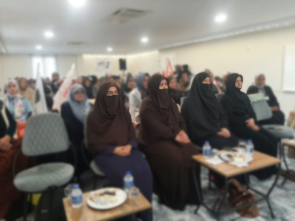 Uşak’ta hanım kardeşlerimizin yoğun katılımı ile Hasbihal Programı gerçekleştirdik Elhamdülillah.. Müslümanlar olarak gerek Rabbimize gerek ümmetimize karşı sorumluluklarımızı konuştuk. 

Programda emeği geçen kadın erkek tüm kardeşlerimizden Allah razı olsun.. 

Rabbim