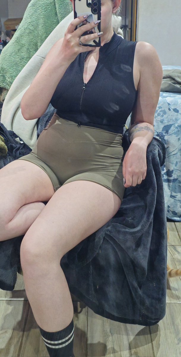 Hubby and i decided to start going to the gym and today was our first day😂

A new journey awaits ✨️