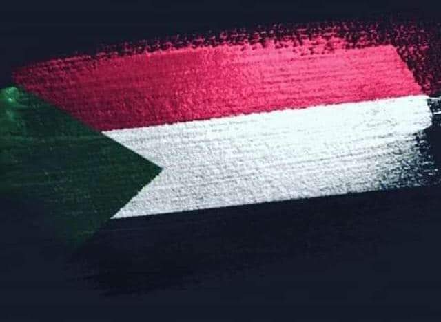 سينهض يوماً هذا الوطن الجميل أرضاً وإنساناً ويشق طريقه نحو مستقبل واعد ومشرق، سنخرج من عمق الدمار والخراب بإرادتنا وعزمنا المعهود أكثر منعة وقوة وصلابة، لبناء سودان الحرية والسلام والعدالة. 🕊🇸🇩

#السودان_المُبارك.. 
#أرضاً_سلاح_نتحد_ضد_الجراح.. 
#السودانيون_يستحقون_السلام..