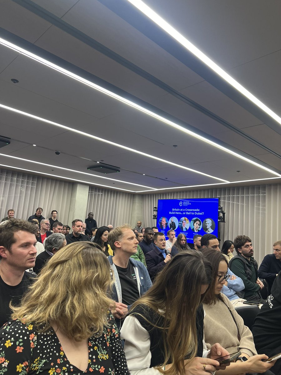 We’re betting on the UK 🇬🇧 

A packed evening at <a href="/CryptoMondaysUK/">Crypto Mondays London</a> with our ecosystem partner <a href="/base/">Base</a>, <a href="/_clemens__/">Clemens</a> discussing why the UK is a key place to build, and how the R[3]sidency supports that momentum.