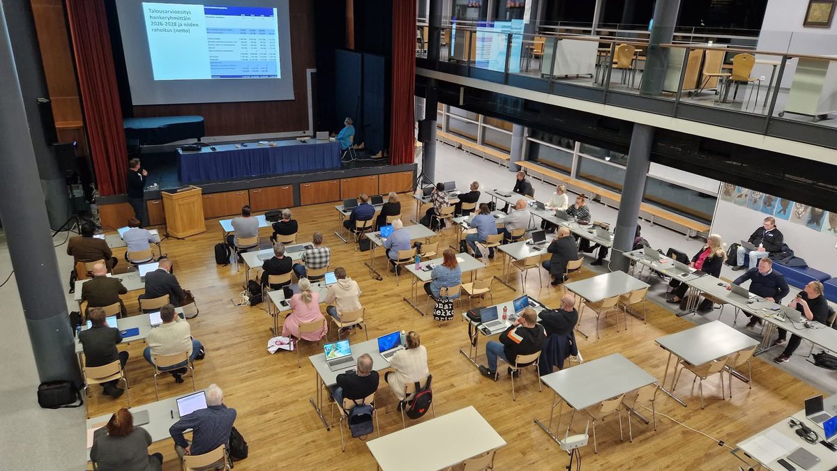 Kaupunginvaltuustossa löimme lukkoon kaupungin strategian. Näen uuden strategian tärkeänä tukena elinvoiman kehittämistyölle, johon tulemme panostamaan vahvasti.

Tässä illan valtuuston päätöksiä: 
jamsa.fi/ajankohtaista/…