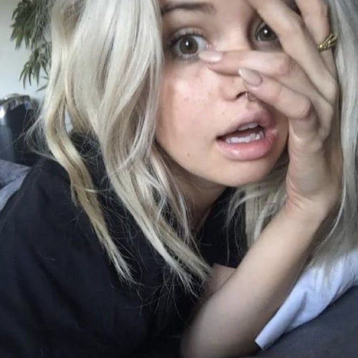 SLUT4PIL0TS's tweet image. anytime i come across either of these i just have to sit and stare because she really is THAT girl