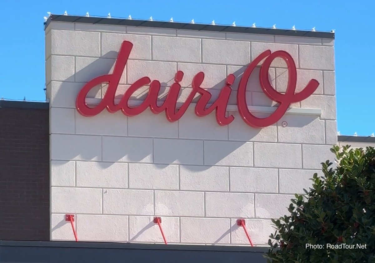 RoadTourMag's tweet image. @eatdairio enters the Road Tour 10 ranking as 9th best fast food chain in America. @culvers takes a tumble and @GoldenChick falls off the list altogether.

Many fast food chains could learn a lot from Dairi-O.

CONGRATS DAIRI-O!!!

#fastfood #burgerjoint
