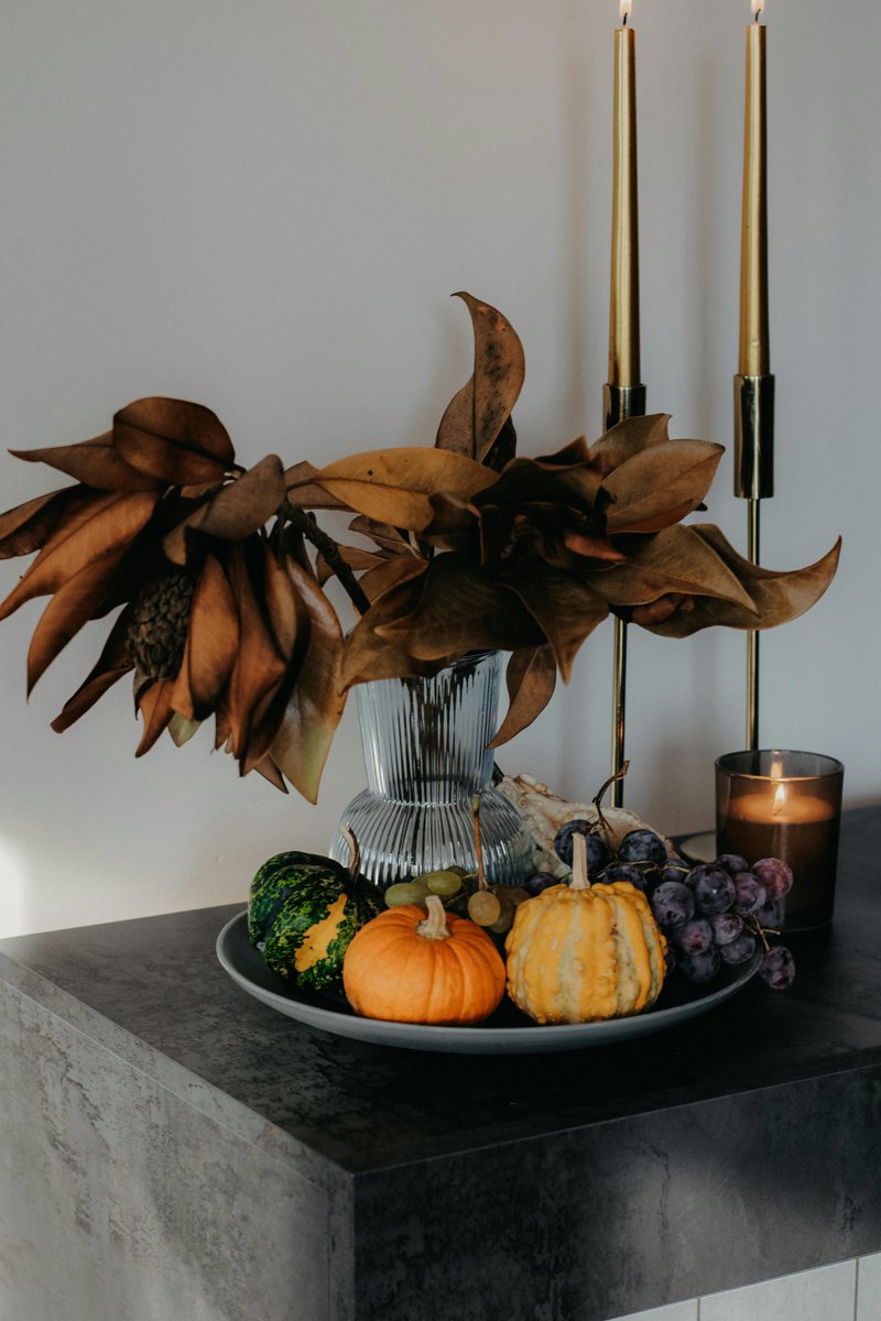 SereneIndulge's tweet image. Place candles near your entryway or bathroom to create a welcoming seasonal scent.
 
Shop now: sereneindulgencespa.com

#CandleTips #FallAromas #SpaHacks #HomeComforts #RelaxRoutine #WellnessVibes