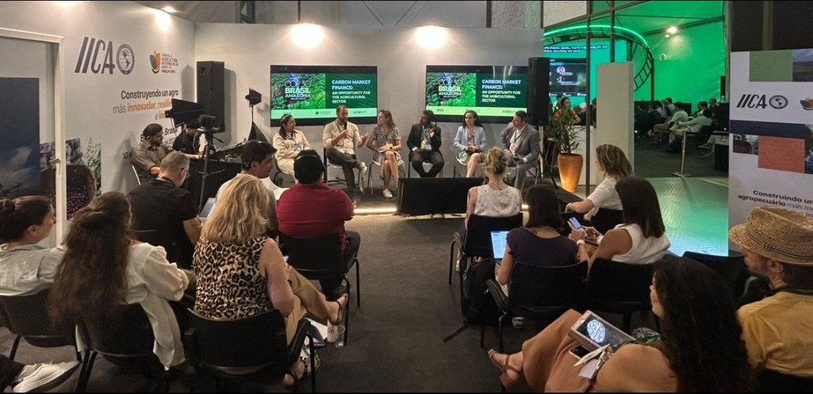climatereserve's tweet image. Amy Kessler, Director of Latin America, participated in #COP30, sharing insights on strengthening carbon markets and expanding opportunities for agriculture. She had an amaze-on time in the Amazon and we&apos;re excited to continue global climate conversations.

#vcm #carbonmarkets