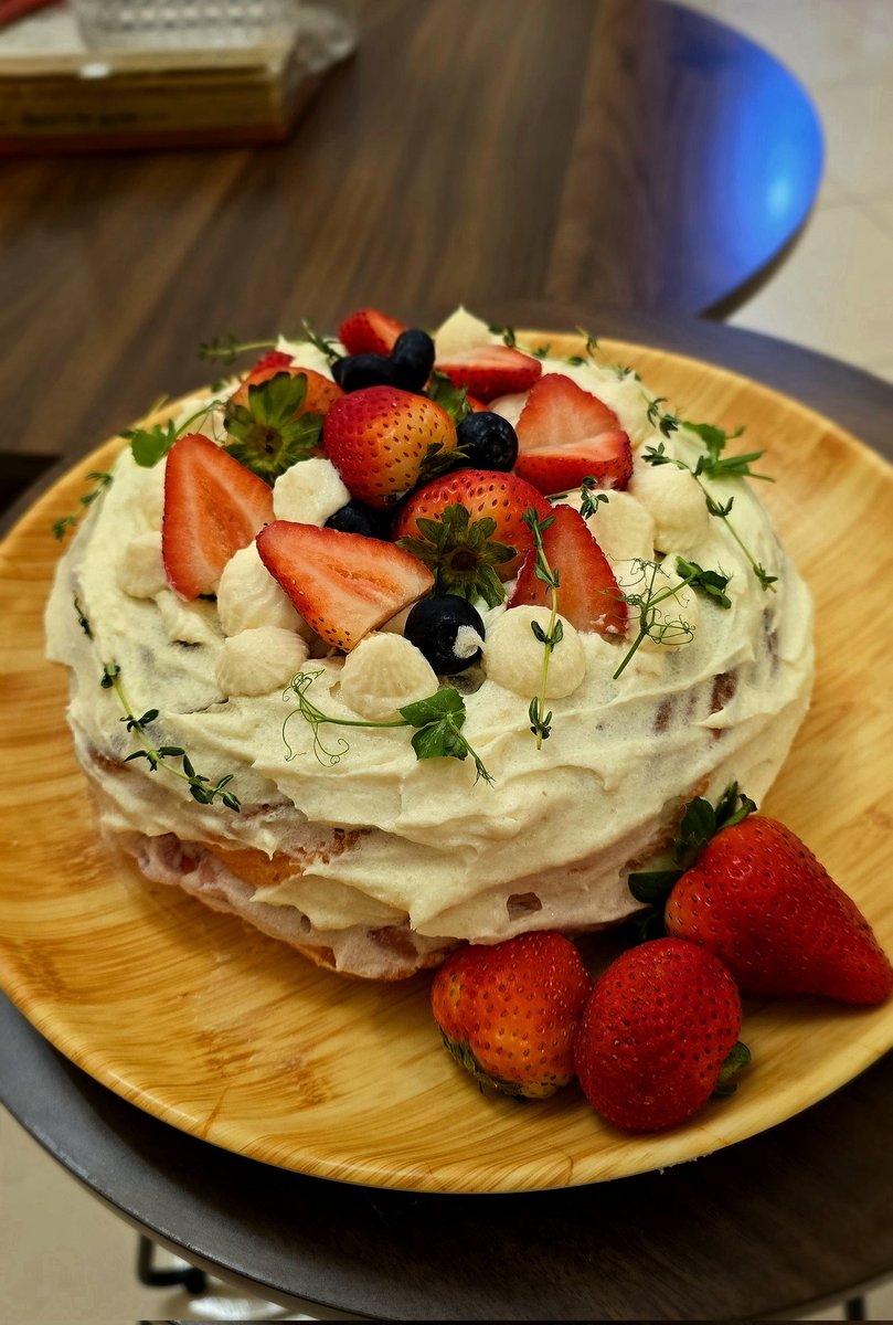 AmineBatool's tweet image. So I made strawberry cake

As a first time decorating a cake with cream, she looks cute ngl