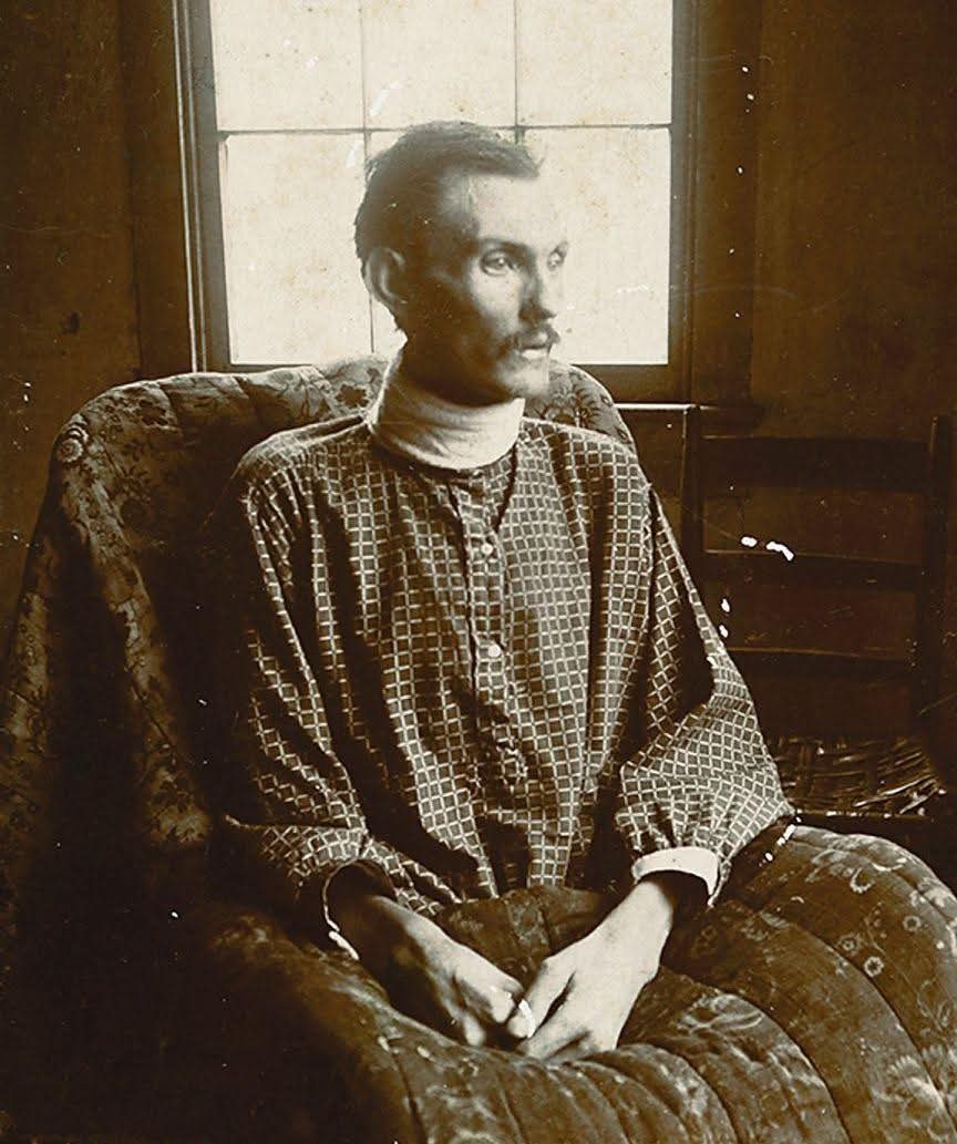 This is the last known photo of Old West legend Doc Holliday, a man whose life reads like a gripping novel full of grit, gunfire, and haunted shadows. In this rare and silent portrait, you sense the final act of a figure who was as feared as he was fascinating. Holliday, the