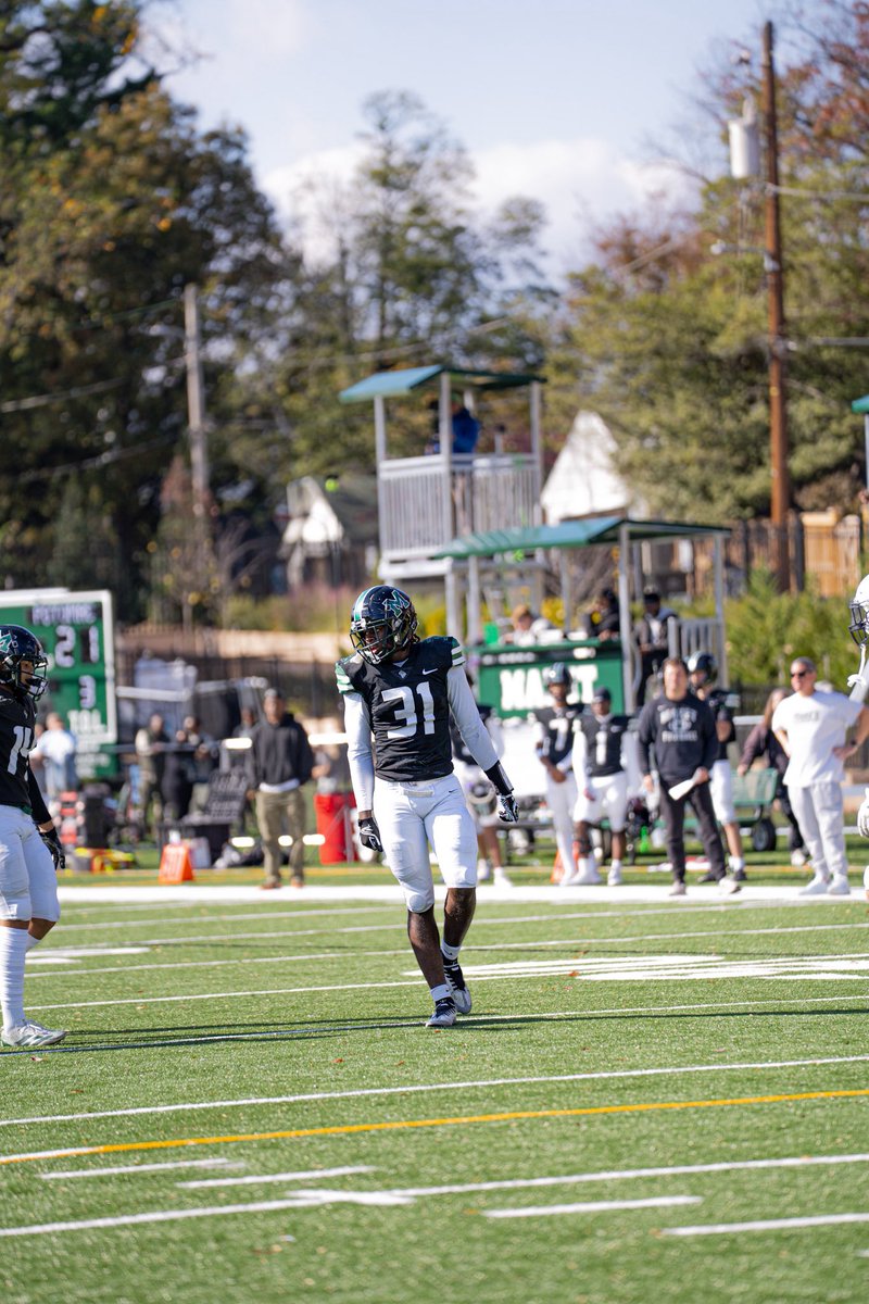 Senior Season Highlights:
102 Tackles
10.2 TPG
11 TFLs
7 Sacks
28 QB Hurries
1 FF
1 FR
1 PBU

hudl.com/v/2TDGx6