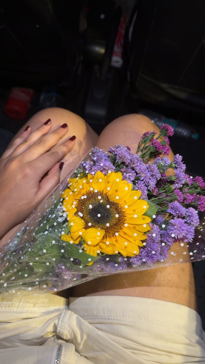 whyanviwhy's tweet image. almost a year &amp;amp; y&apos;all I KID U NOT GRAPES UNDER THE TABLE WORKS. 
((thu thu thu 🧿))