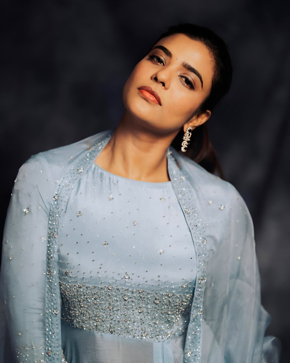 VisualDrops_'s tweet image. Actress Aishwarya Rajesh latest photoshoot pic 💙

#VisualDrops #actress #AishwaryaRajesh @aishu_dil #photoshoot