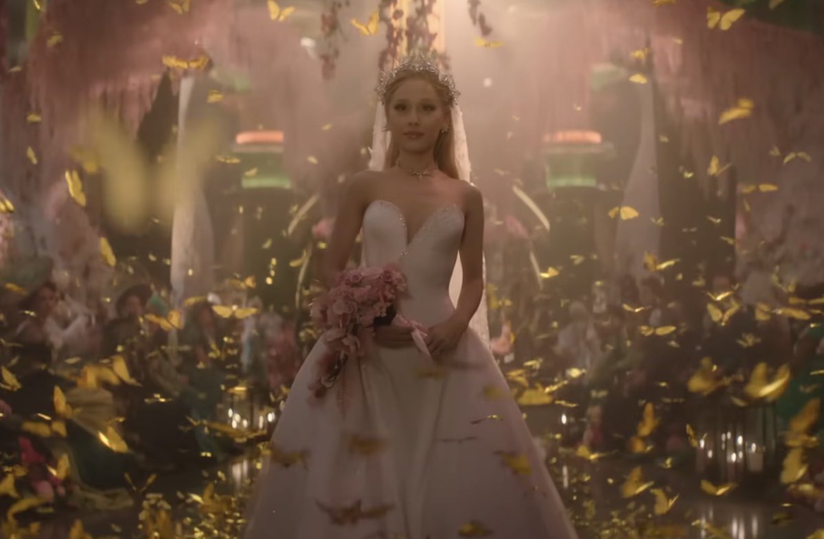 FilmUpdates's tweet image. Ariana Grande is set to host SNL on December 20.