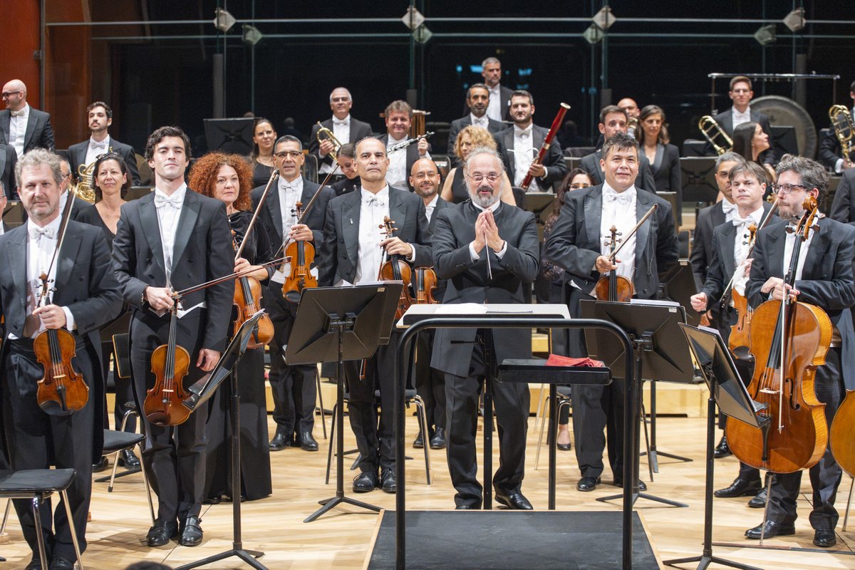 ofgrancanaria's tweet photo. El Maestro Carlos Kalmar volvió a la #OFGC con “Genios de la música checa” y una acogida espectacular.

“La Filarmónica respondió con destreza y ductilidad.” — #RevistaRITMO
👉 https://t.co/QwPoeT9YAB

🎟 Temporada completa: https://t.co/SvyGrRBqJO

#OFGC  #KarelMarkChichon https://t.co/I7OfBp1OFW