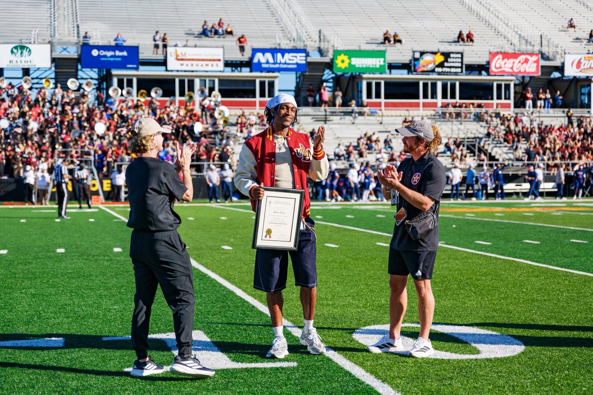 ULM_Track's tweet image. 𝐀𝐋𝐋-𝐀𝐌𝐄𝐑𝐈𝐂𝐀𝐍 𝐎𝐕𝐀𝐓𝐈𝐎𝐍

Stafon Roach was celebrated for earning 2025 Track and Field All-American honors last Saturday at Malone Stadium!
