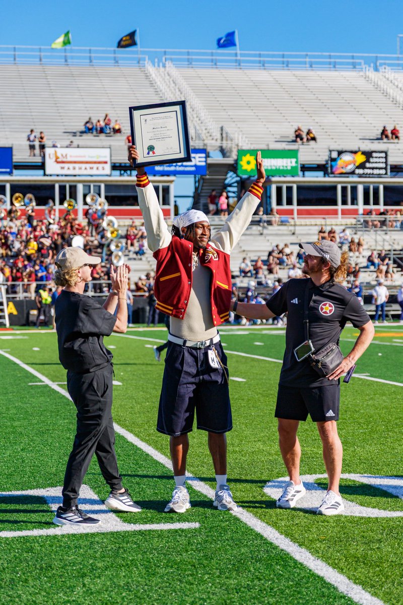 ULM_Track's tweet image. 𝐀𝐋𝐋-𝐀𝐌𝐄𝐑𝐈𝐂𝐀𝐍 𝐎𝐕𝐀𝐓𝐈𝐎𝐍

Stafon Roach was celebrated for earning 2025 Track and Field All-American honors last Saturday at Malone Stadium!