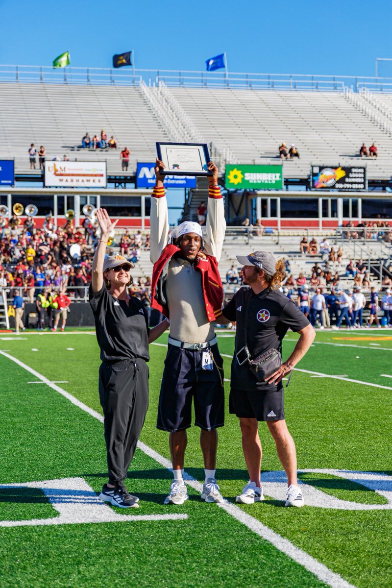 ULM_Track's tweet image. 𝐀𝐋𝐋-𝐀𝐌𝐄𝐑𝐈𝐂𝐀𝐍 𝐎𝐕𝐀𝐓𝐈𝐎𝐍

Stafon Roach was celebrated for earning 2025 Track and Field All-American honors last Saturday at Malone Stadium!