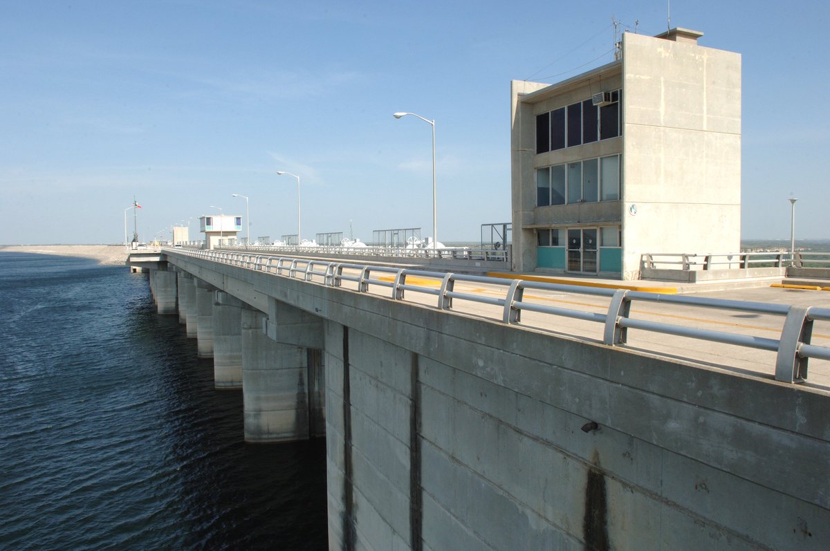 usibwc's tweet image. The #USIBWC has conducted a controlled water release from Amistad Dam which began at 12:00 a.m. CST on Sunday, November 16, 2025.

The release rate will increase from 635.7 cubic feet per second to 4,237.8 cubic feet per second. As a result, water levels in the Rio Grande…