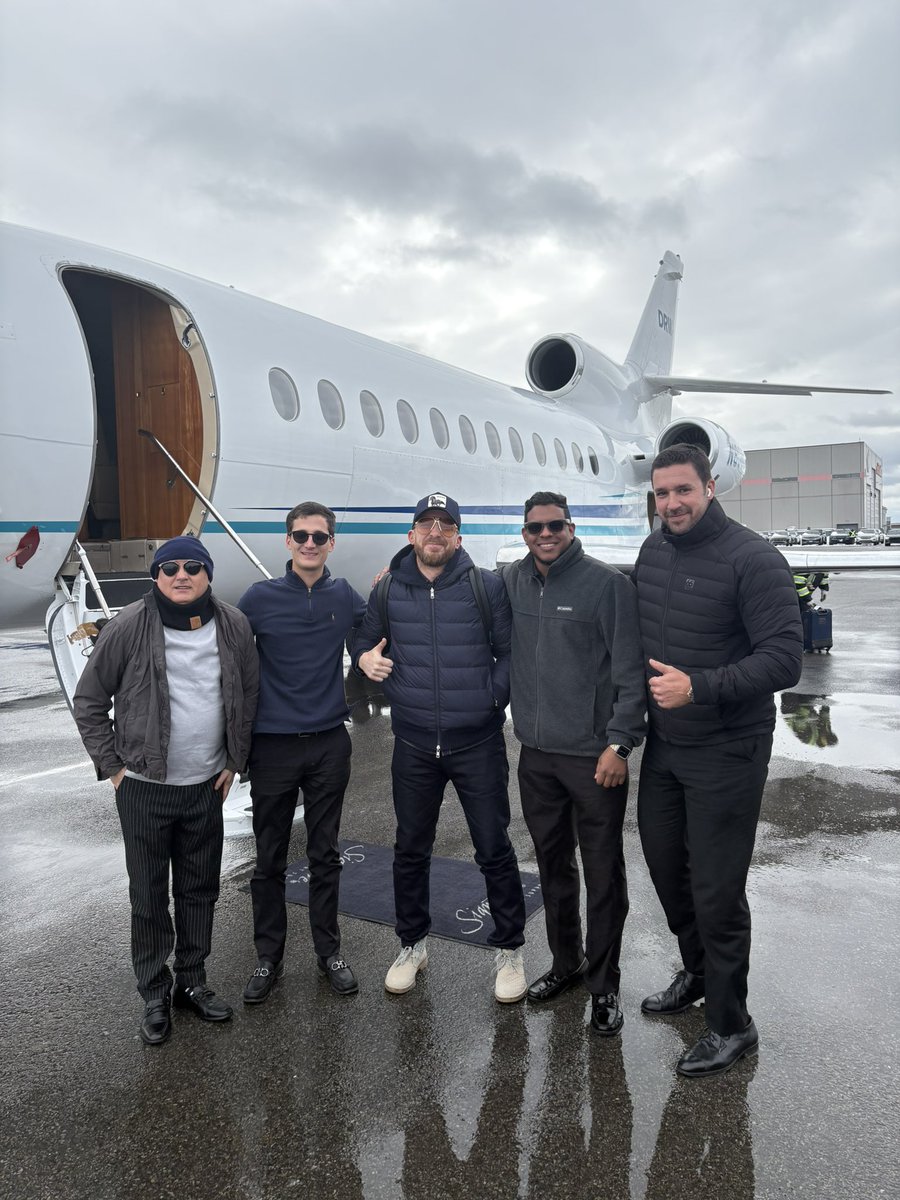 JDShuttlesworth's tweet image. 4 OF THE BEST PILOTS ON PLANET EARTH 🌍 We just completed an amazing trip! 35 hours of flying in about 2.5 days! To complete it, all the pilots rotated so we could go non-stop. 2 🇩🇴 1 🇪🇸 1 🇻🇪… One wrong calculation, and you’d be eating potato salad talking about how funny I was…