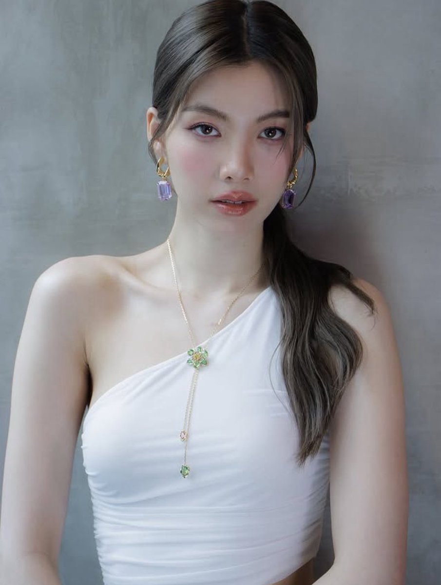 “เรียกว่าคนแก่นี่ด่าแล้วเหรอคะ อีแก่ต่างหากค่ะที่เรียกว่าด่า” — นีน ภีรชา to กิ่งกมล

knockout!

#หลิงออมวาดฝันวันวิวาห์
#หลิงออม #LingOrm