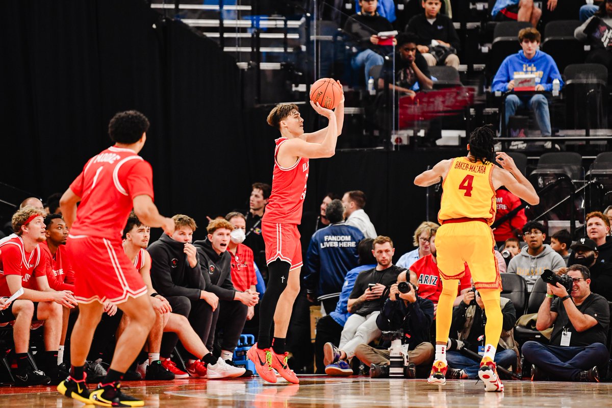 Spalding's tweet image. From Boston to LA ✈️ @hofseries bringing those can&apos;t miss matchups 🙌

#Spalding #AlwaysBuilding #HOFSeries #MadeForTheGame