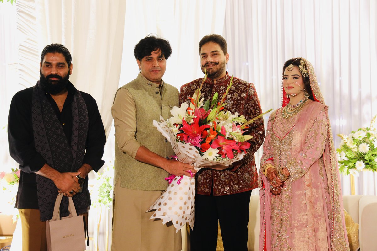 OfficeOfSalman's tweet image. छोटे भाई उमर अंसारी साहब को निकाह की बहुत मुबारकबाद 
आज उनके वलीमे की दावत में इमरान भाई के साथ शरीक़ हुआ 
उनके बेहतर मुस्तक़बिल के लिए ढेर सारी दुआएँ 

अल्लाह ख़ुश रखे और इस निकाह में बरक़त दे ! ❤️

#UmarAnsari #Walima