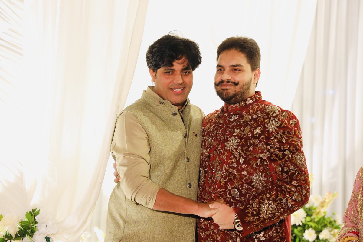 OfficeOfSalman's tweet image. छोटे भाई उमर अंसारी साहब को निकाह की बहुत मुबारकबाद 
आज उनके वलीमे की दावत में इमरान भाई के साथ शरीक़ हुआ 
उनके बेहतर मुस्तक़बिल के लिए ढेर सारी दुआएँ 

अल्लाह ख़ुश रखे और इस निकाह में बरक़त दे ! ❤️

#UmarAnsari #Walima