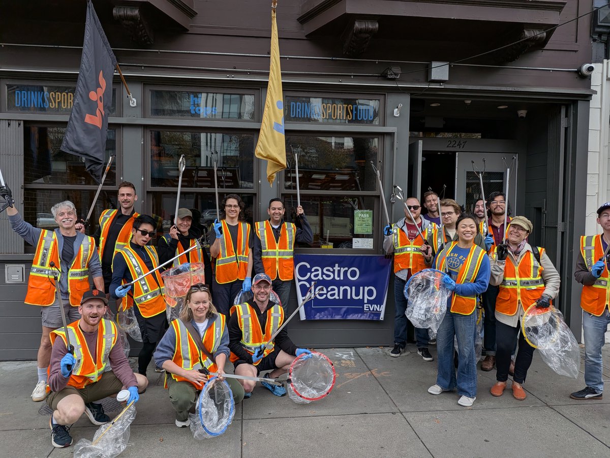 RefuseRefuseSF's tweet image. We dodged the rain and none of the 32 scheduled cleanups in San Francisco had to be cancelled.

And we had some astounding turnouts, 550 volunteers removed 610 bags of trash, including 90 at Lower Nob Hill and 60 at Manny&apos;s.

The visual of the community &amp;amp; clean streets is beauty!