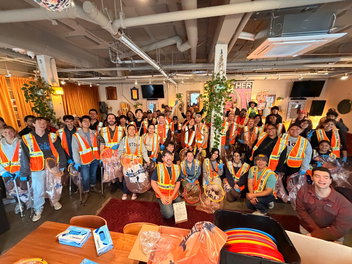 RefuseRefuseSF's tweet image. We dodged the rain and none of the 32 scheduled cleanups in San Francisco had to be cancelled.

And we had some astounding turnouts, 550 volunteers removed 610 bags of trash, including 90 at Lower Nob Hill and 60 at Manny&apos;s.

The visual of the community &amp;amp; clean streets is beauty!