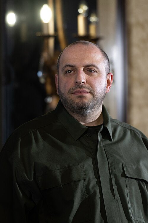 🚨 Ukrainischer Verteidigungsminister flieht in die USA

Update: Umerov, der bis vor vier Monaten noch Verteidigungsminister der Ukraine war, steckt angeblich tief im Korruptionsskandal. Er war kürzlich für die Ukraine in der Türkei, um einen angeblichen Gefangenenaustausch zu