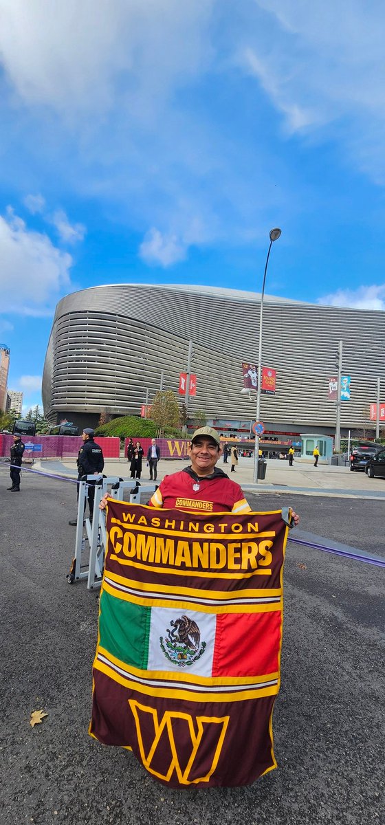 AbnahDur's tweet image. SURPRISE!!! At the end of the day, we made it!!!! 🇪🇦🇺🇲🇲🇽🏉🎉 Post 2/4 #MexiCommander #RaiseHail #HTTC

@LouieTeeNetwork @Commanders @john_keim @JPFinlayNBCS @NickiJhabvala @elPoderosoDC @MlinaresDC @imaisterrena @miguelesses