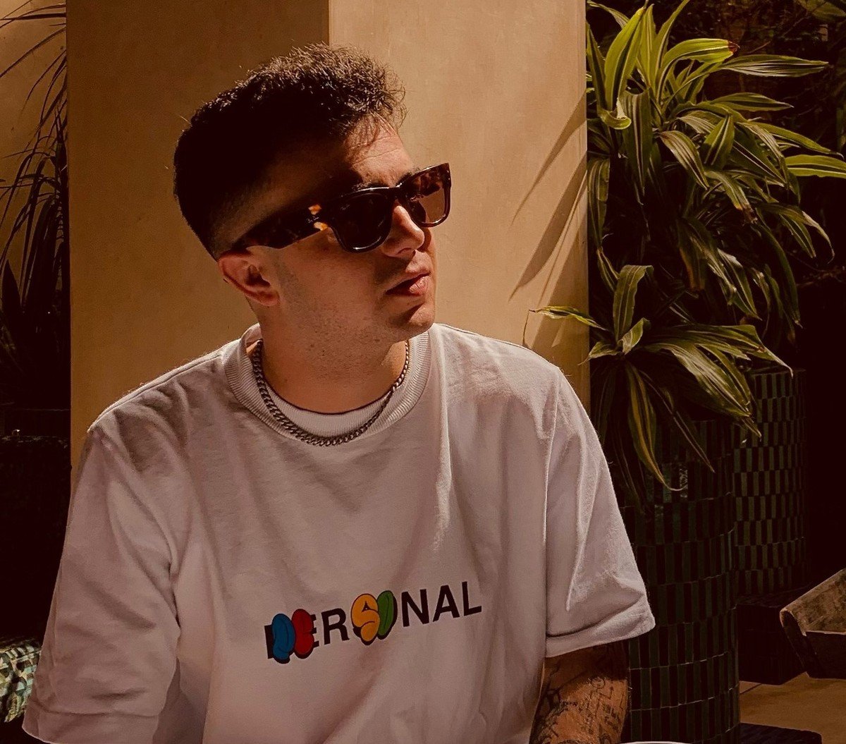 itparade_'s tweet image. #Juli supera 2 milioni di copie certificate in carriera di cui 1 milione solo quest&apos;anno.
È l&apos;unico artista insieme a @olly_nclusive ad aver superato 1 milione di copie certificate nel 2025.