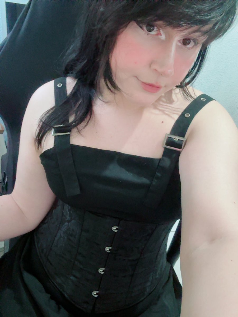 RootohRemy's tweet image. 22 anos // 28 anos 
Um tempo depois dessa foto eu fui no ambulatório fazer exame pra ver como q eu tava de testosterona pra pegar bloqueador no sus
Eu tava com 900 kkk