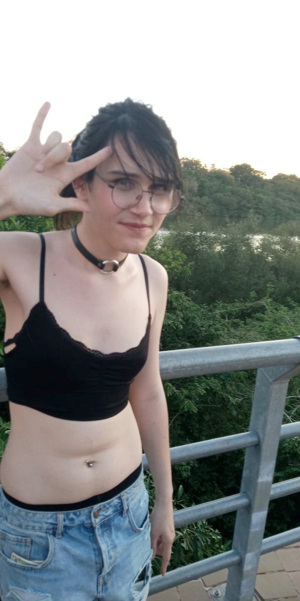 RootohRemy's tweet image. 22 anos // 28 anos 
Um tempo depois dessa foto eu fui no ambulatório fazer exame pra ver como q eu tava de testosterona pra pegar bloqueador no sus
Eu tava com 900 kkk