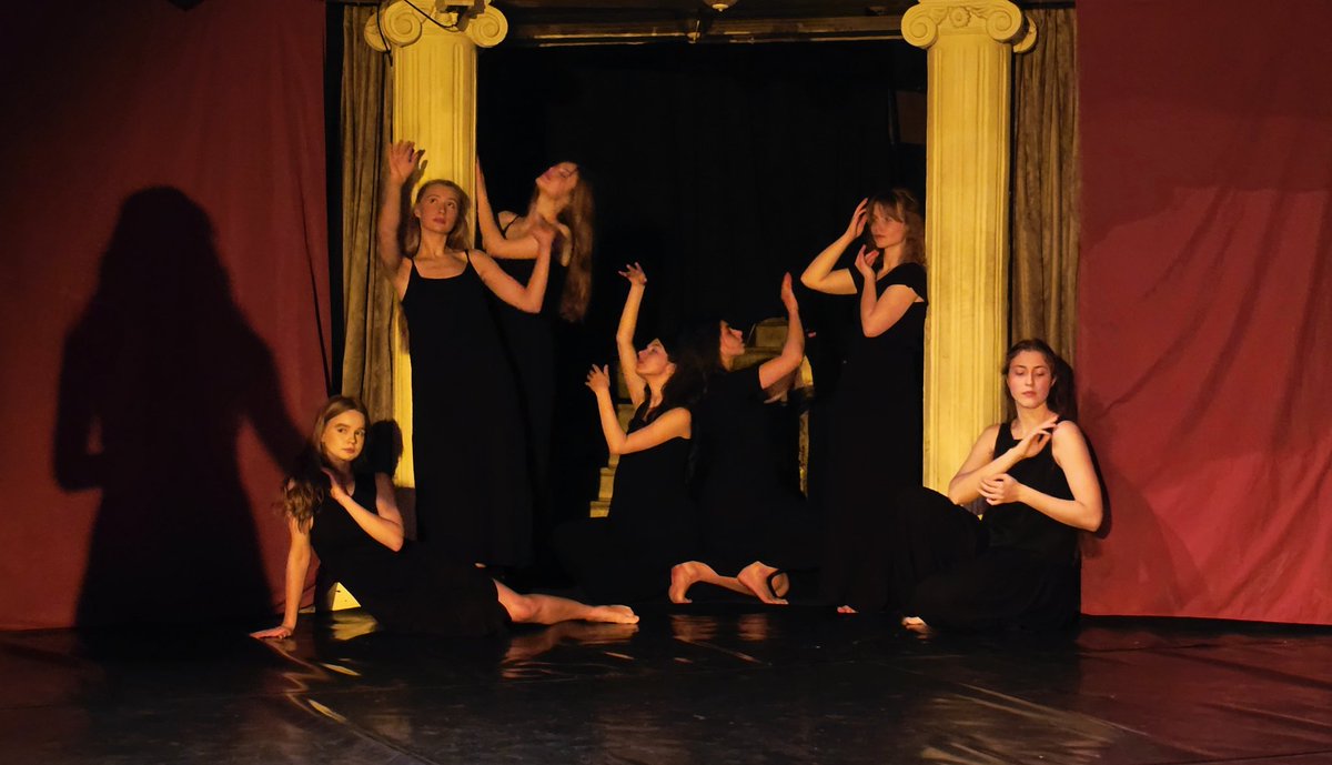 Як писав Єрґович, мистецтво — це торкатися світу голими чутливими пучками пальців і на кожній з речей не лишати відбитки і повторювати те, що вже було сказано і щоб воно зазвучало ніби вперше.

"Метаморфози" за Овідієм в театрі Курбаса прекрасні.