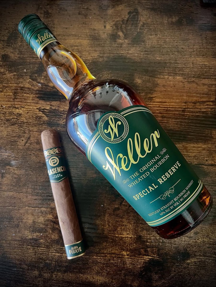 Alma Fuerte’s notes of cocoa and plum intertwine with bourbon’s hints of oak and amber, creating a celebrated pairing of boldness.

📸 @cigar.locker_