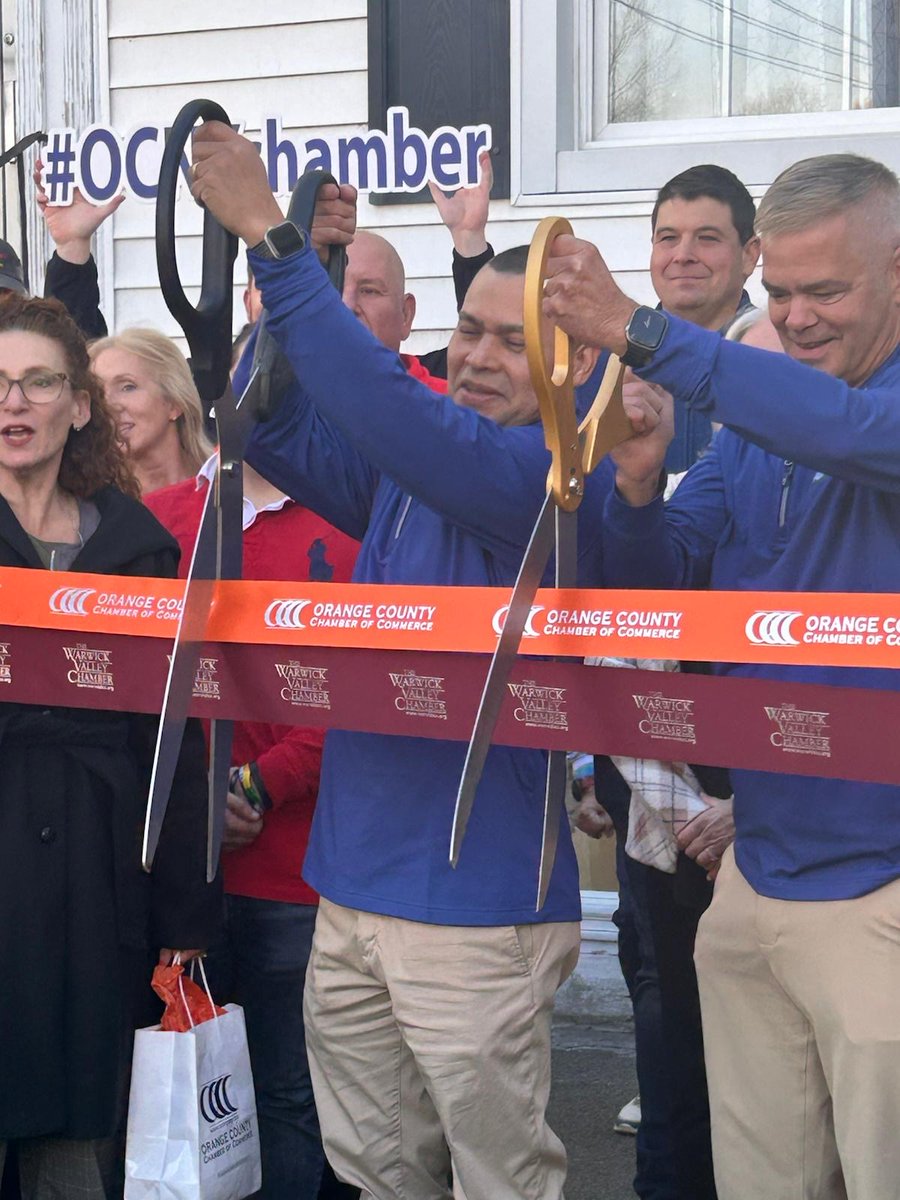 LifeatTCA's tweet image. 🧽✨The Cleaning Authority - Middletown made a squeaky clean debut!
From ribbon cutting to ready-to-clean, this team is set to make homes gleam!
Welcome to the TCA Family! We’re excited to see the bright path ahead. 
#LifeAtTCA  #RibbonCutting  #TCAFamily