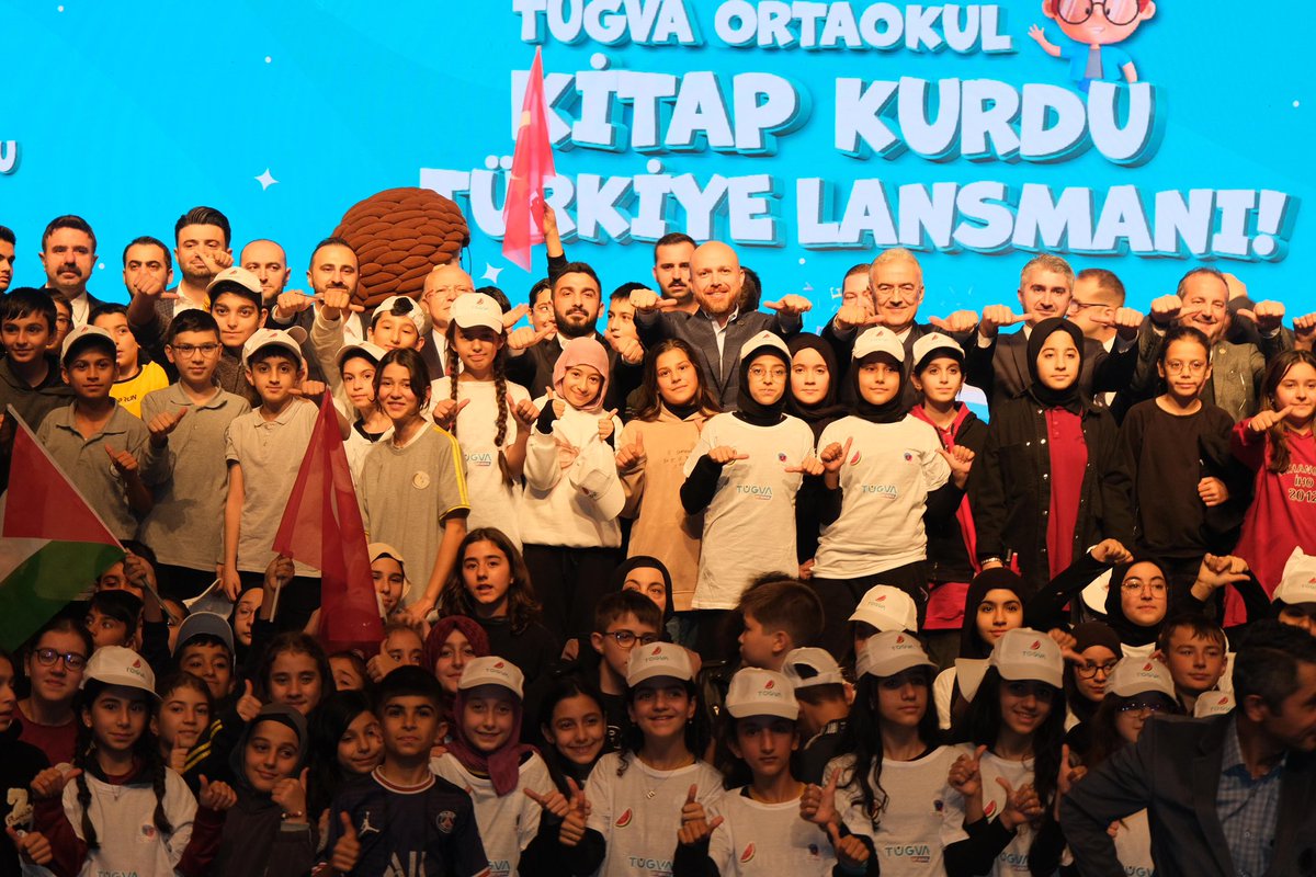 tugvabursa's tweet photo. Kitap Kurdu Türkiye Lansmanı, TÜGVA Bursa’nın ev sahipliğinde büyük bir katılımla gerçekleştirildi.🙌🏻
TÜGVA Bursa olarak, gençlerimizin kişisel ve akademik gelişimlerini destekleyen projelerde yer almaya devam edecek;kitap,kültür ve eğitim çalışmalarını kararlılıkla sürdüreceğiz. https://t.co/yWqUtblv5k