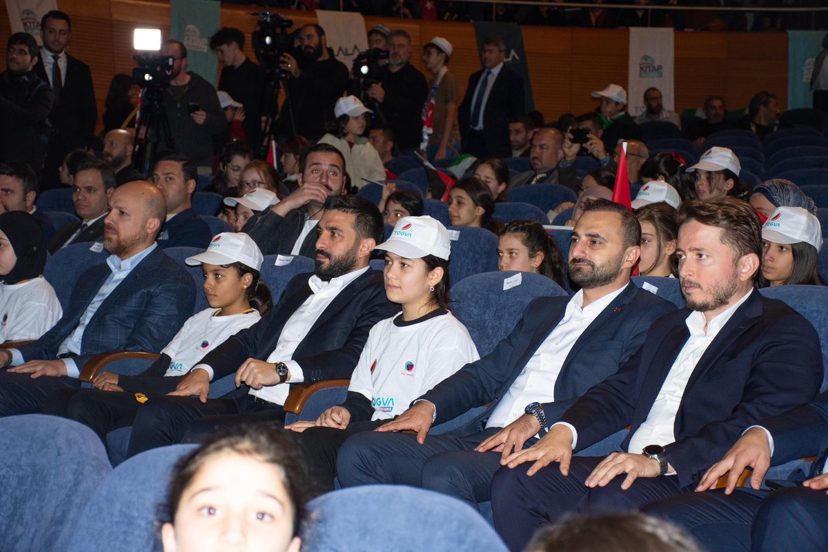 tugvabursa's tweet photo. Kitap Kurdu Türkiye Lansmanı, TÜGVA Bursa’nın ev sahipliğinde büyük bir katılımla gerçekleştirildi.🙌🏻
TÜGVA Bursa olarak, gençlerimizin kişisel ve akademik gelişimlerini destekleyen projelerde yer almaya devam edecek;kitap,kültür ve eğitim çalışmalarını kararlılıkla sürdüreceğiz. https://t.co/yWqUtblv5k