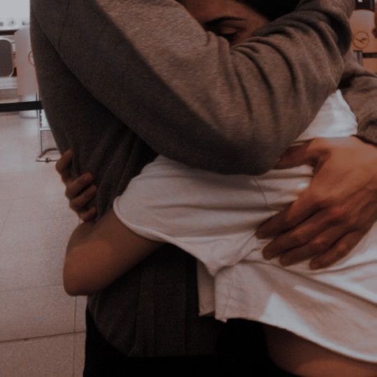 kcrlfs's tweet image. #MOHABBOT | she breaks every rule she had for herself. forgets to update her google calendar, stays in bed too long. lets herself hope, idiotically, like she hasn&apos;t in years, for anything.

a #mohabbotmonday bit from my wip