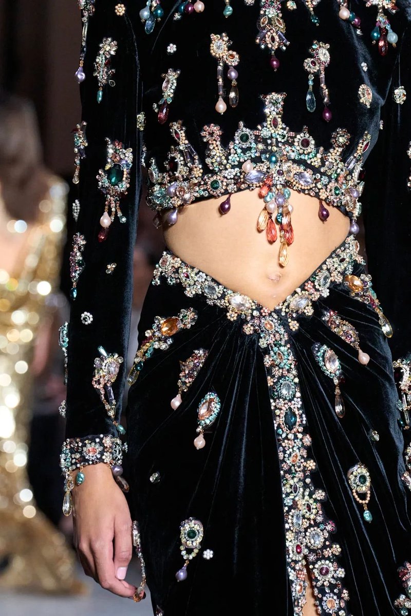 shth267's tweet photo. Zuhair Murad - Fall 2025 - Couture https://t.co/AqAdjgpFBt
