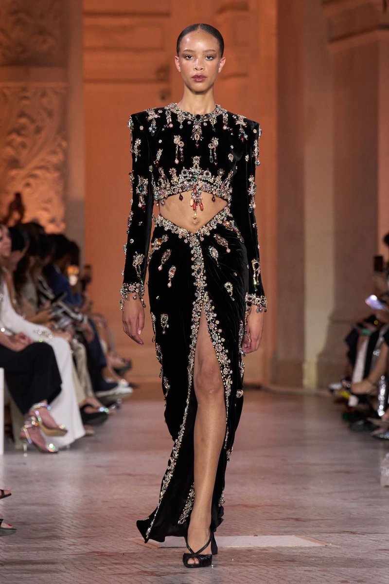 shth267's tweet photo. Zuhair Murad - Fall 2025 - Couture https://t.co/AqAdjgpFBt