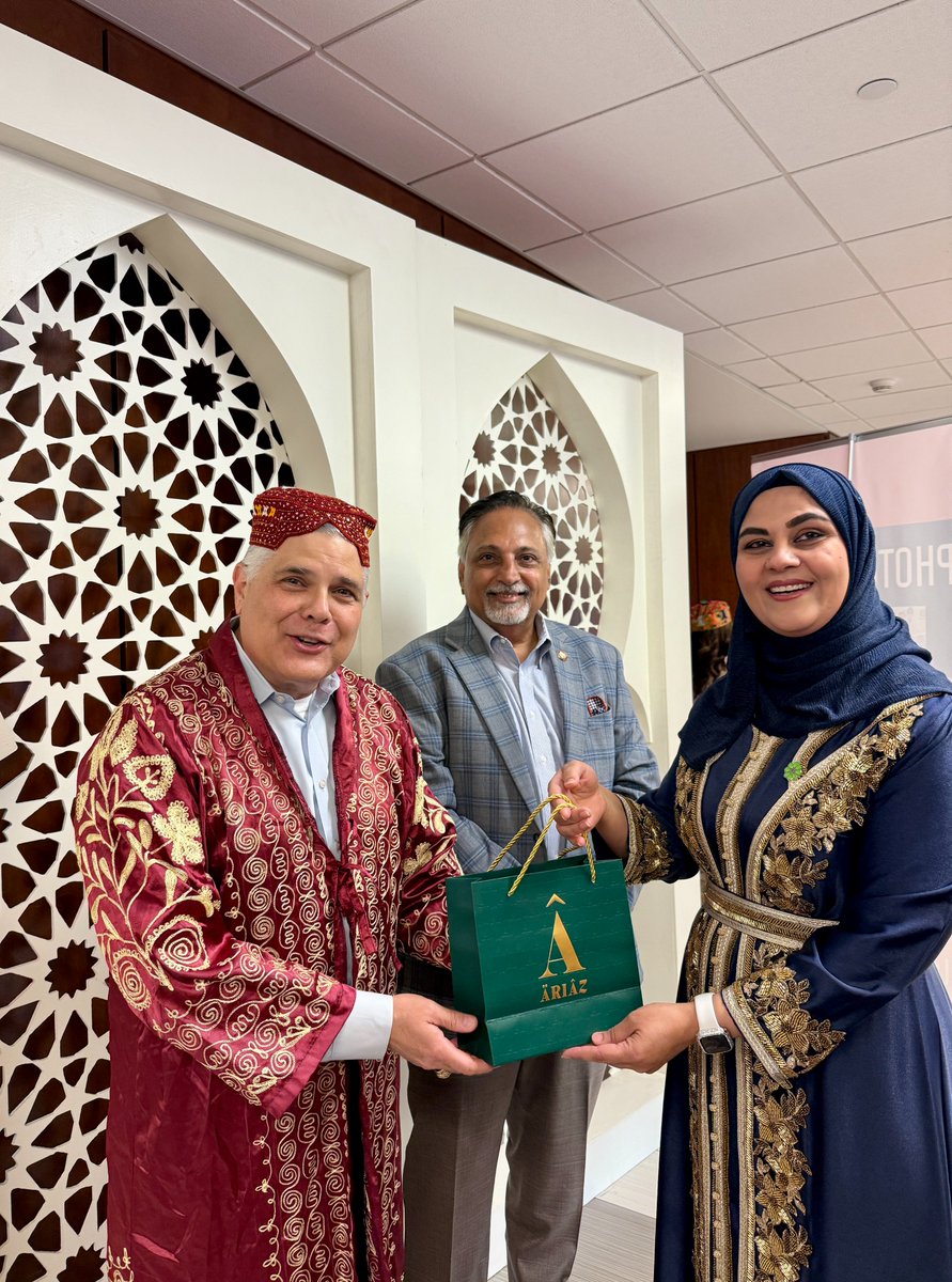 iashouston's tweet image. We’re still glowing from an amazing weekend of art, culture, and connection! Keep creating, connecting, and sharing the joy of art! 💫

𝐏𝐨𝐬𝐭 𝐲𝐨𝐮𝐫 𝐩𝐢𝐜𝐭𝐮𝐫𝐞𝐬 𝐨𝐧 𝐬𝐨𝐜𝐢𝐚𝐥 𝐦𝐞𝐝𝐢𝐚 𝐚𝐧𝐝 𝐭𝐚𝐠 𝐈𝐬𝐥𝐚𝐦𝐢𝐜 𝐀𝐫𝐭𝐬 𝐒𝐨𝐜𝐢𝐞𝐭𝐲. #IslamicArtsFestival #IAS