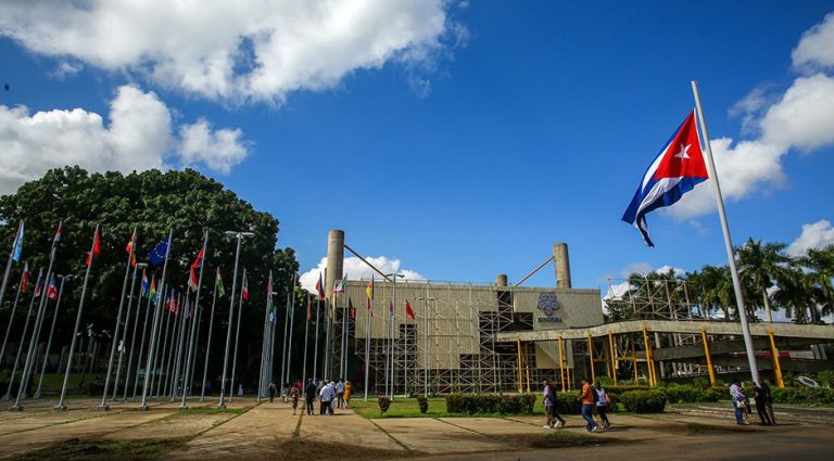 RP_OndaAlegria's tweet image. 💰🇨🇺| #FIHAV2025: puente para la inversión, el intercambio y el desarrollo sostenible

ℹ️ Ampliamos la información en el sitio web de #RadioProgreso #LaOndaDeLaAlegría 👇🔗 radioprogreso.icrt.cu/fihav-2025-pue…

#bolsacomercial #LaHabana #RadioCubana #SonidoParaVer #Noticias #Actualidad