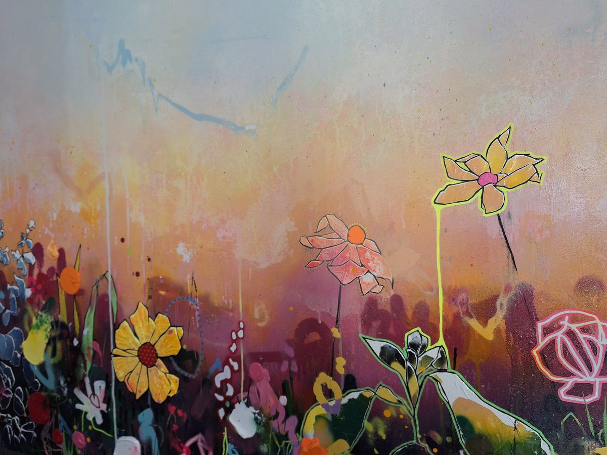 leeherringart's tweet photo. Here's a little snippet of the big 160 x 120cms painting i'll be bringing to @McrArtFair with me on Friday 🥳 need tickets...Just message me 🎟
.
.
.
#leeherring #art #spraypaintart #texturedart #abstract #stencilart #northwestartist #floralart #botanicalart https://t.co/IdVOshub8B
