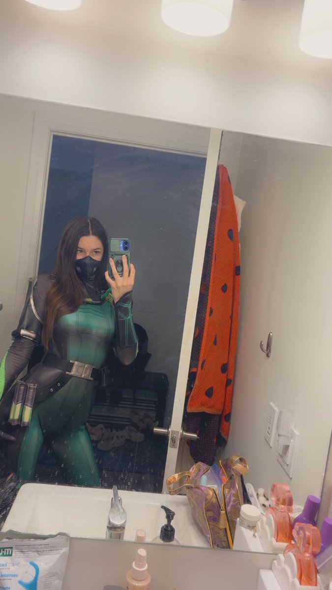 EllaBloom tweet media