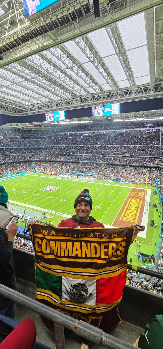 AbnahDur's tweet photo. SURPRISE!!! At the end of the day, we made it!!! 🇪🇦🇺🇲🇲🇽🏉🎉 Post 4/4 #MexiCommander #RaiseHail #HTTC

@Commanders @elPoderosoDC @MlinaresDC @LouieTeeNetwork @JPFinlayNBCS @john_keim @NickiJhabvala @RealBramW @imaisterrena @miguelesses https://t.co/euO3wD6djd