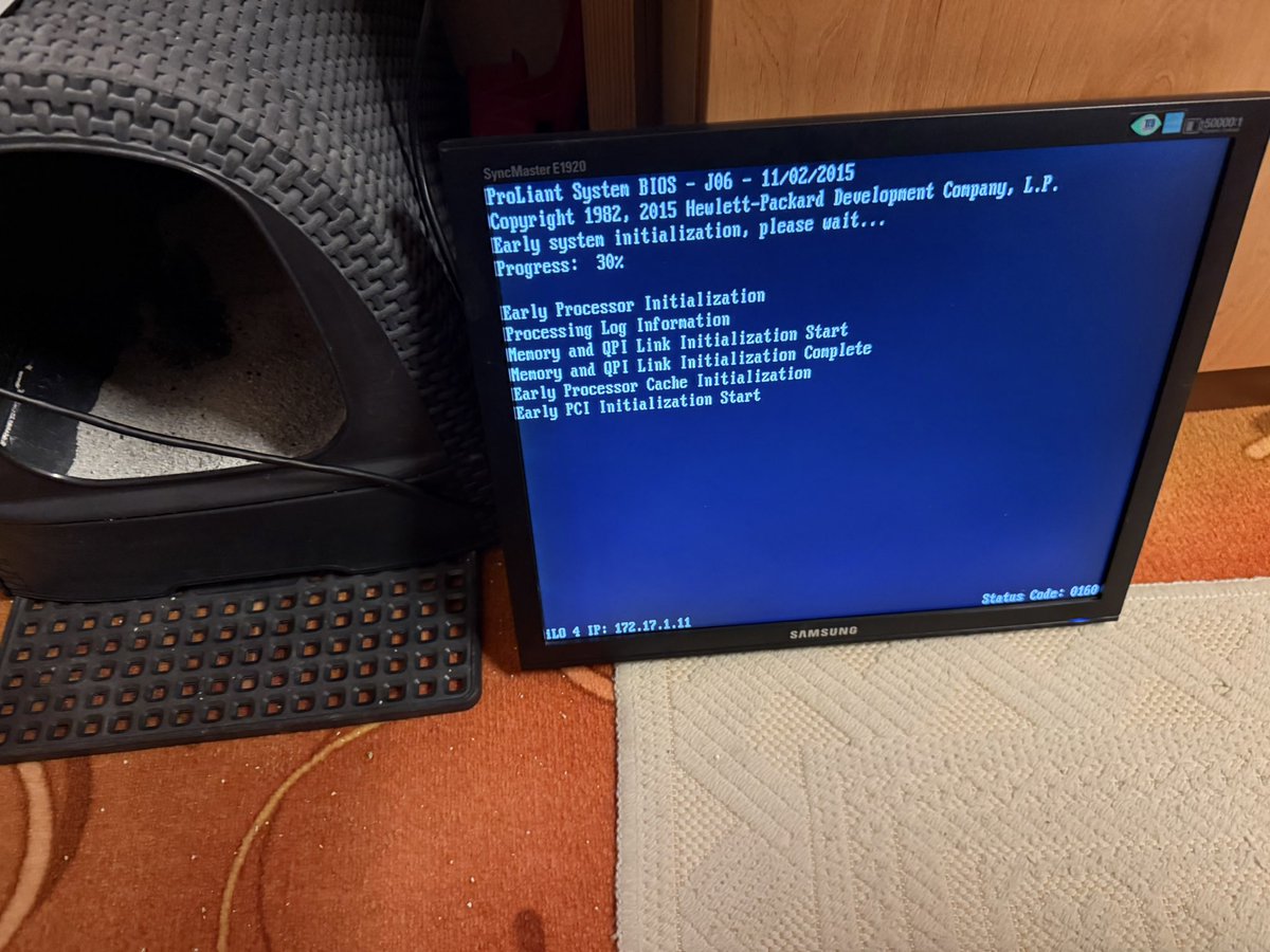 xadh's tweet image. Suboptimal work environment…