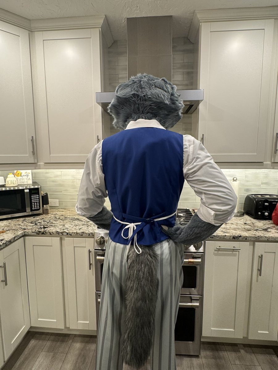 differmitt's tweet image. If I started doing cosplay streams, would you watch??? 👀