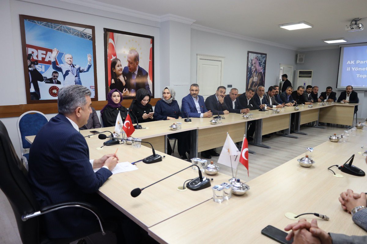 İl Başkanımız <a href="/milhamigunbegi/">M.İlhami GÜNBEGİ</a>’nin riyasetinde haftalık yönetim kurulu toplantımızı verimli bir şekilde tamamladık.

Cumhurbaşkanımız Sayın <a href="/RTErdogan/">Recep Tayyip Erdoğan</a>’ın ortaya koyduğu vizyon doğrultusunda, Şanlıurfa’mız ve aziz milletimiz için durmadan çalışmayı sürdürüyoruz.

<a href="/tugbaisikercan/">Tuğba IŞIK ERCAN</a>